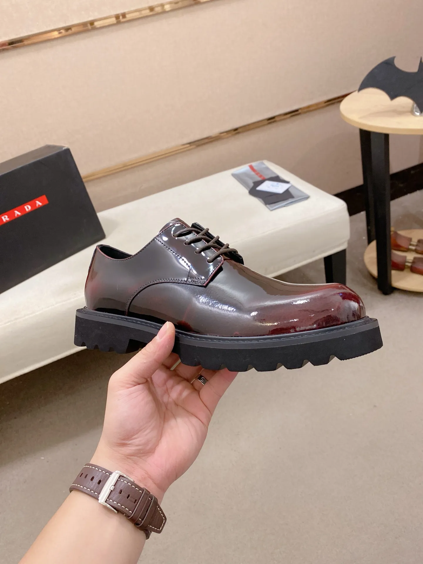 Factory price 640💰 🍁🍁High version High-quality new PRADA (Prada) counters are launched simultaneously, new men's shoes, 😘fabrics are selected from imported lacquered first-layer cowhide, and imported cowhide lining. 👍🏿 High-end ☄️ air-cushion molded anti-slip rubber outsole, exquisite lines, simple and elegant, comfortable and high-end for leisure travel. Code number: 38 to 45